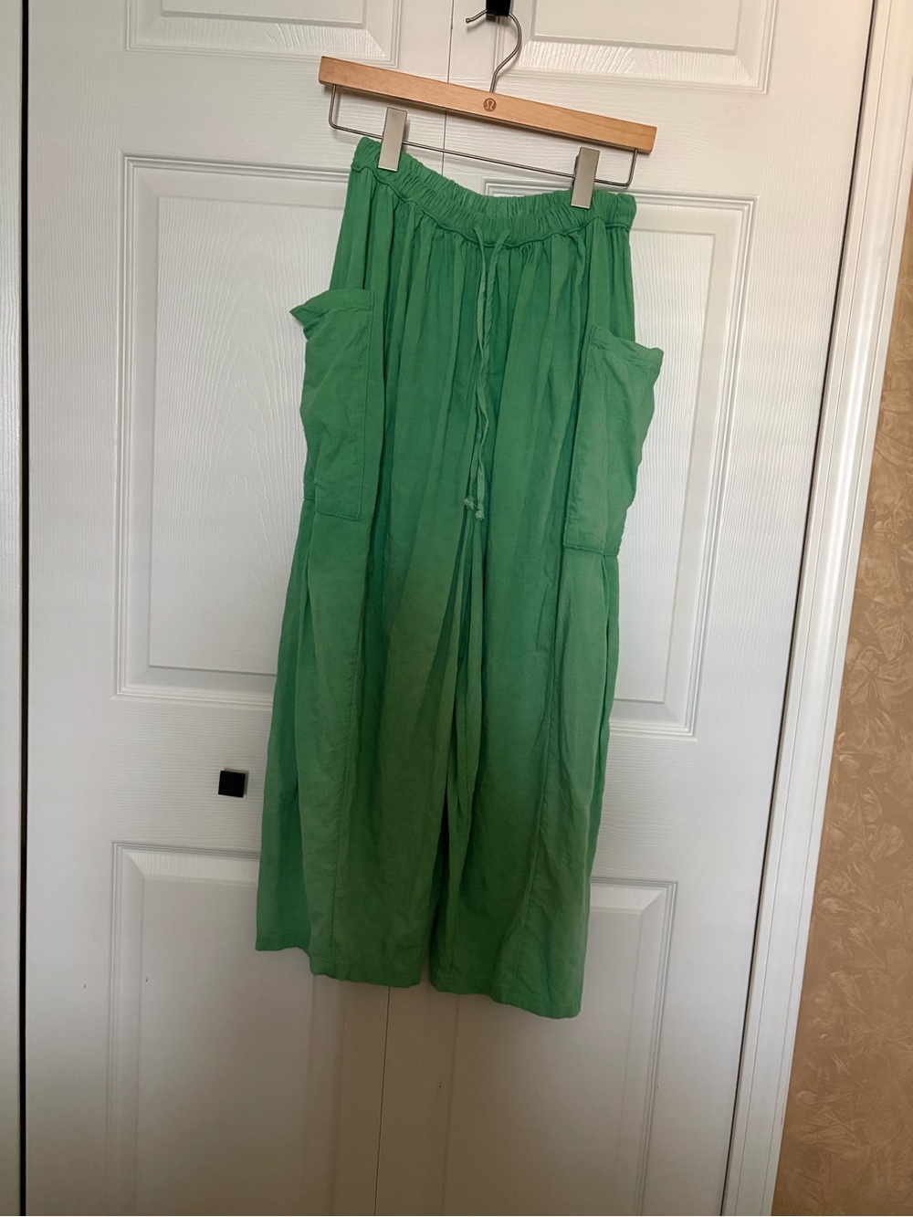 Free People Green Cropped Wide-Leg Pants. It as bright as the first pic - Picture 3 of 4